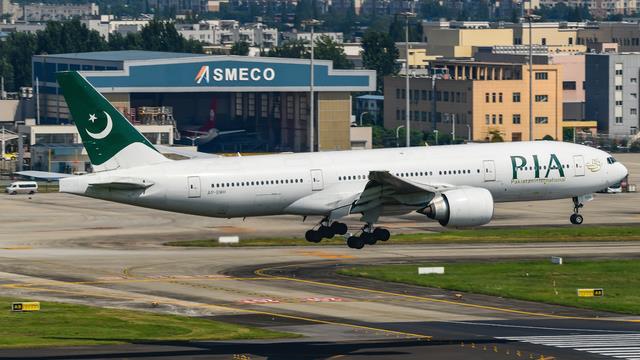 AP-BMH:Boeing 777-200:Pakistan International Airlines